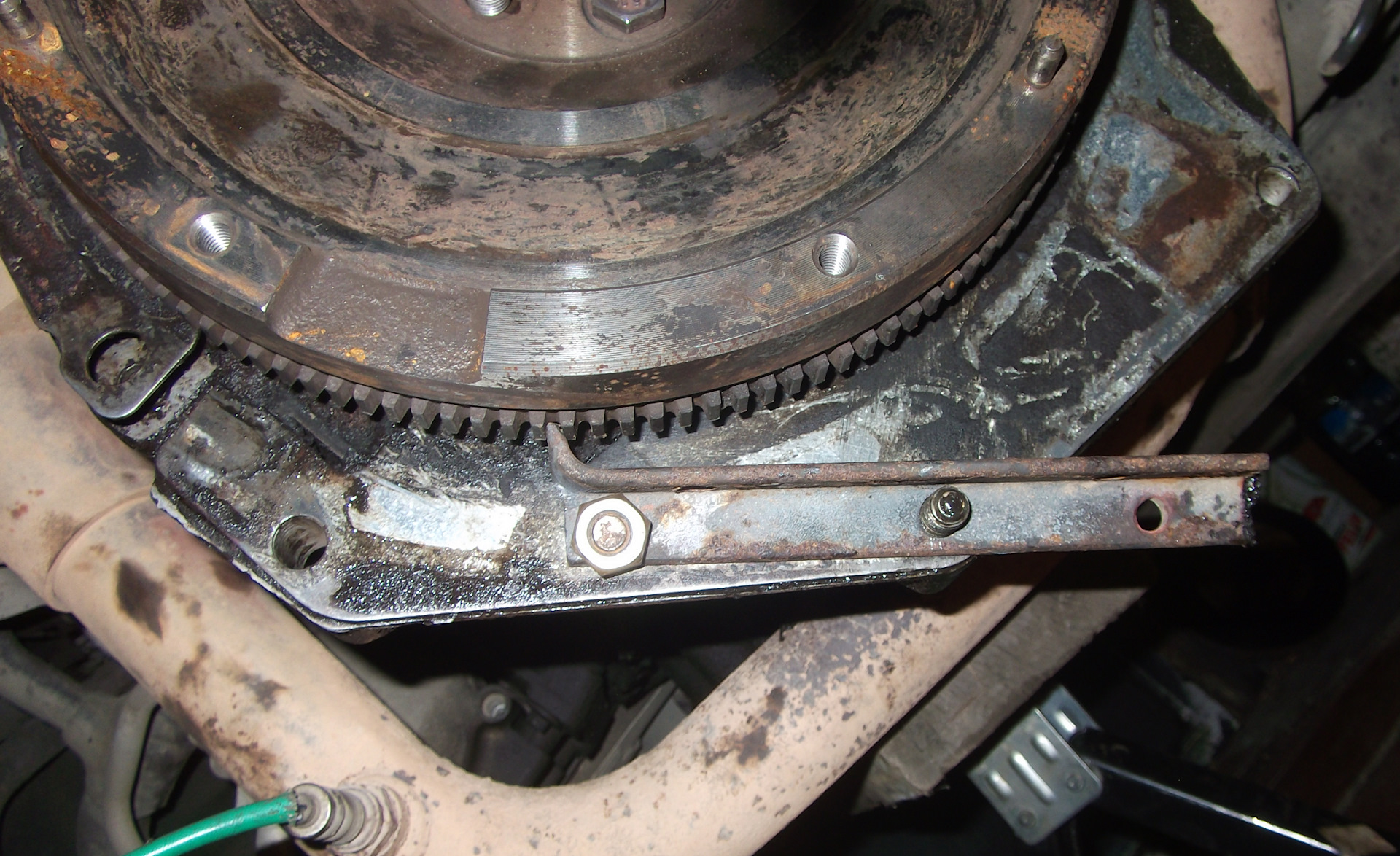 Маховик фиксации. Фиксатор маховика vag 3067. Облегчённый маховик ваз 2110. Маховик фиксации. Метки маховика джили визион.