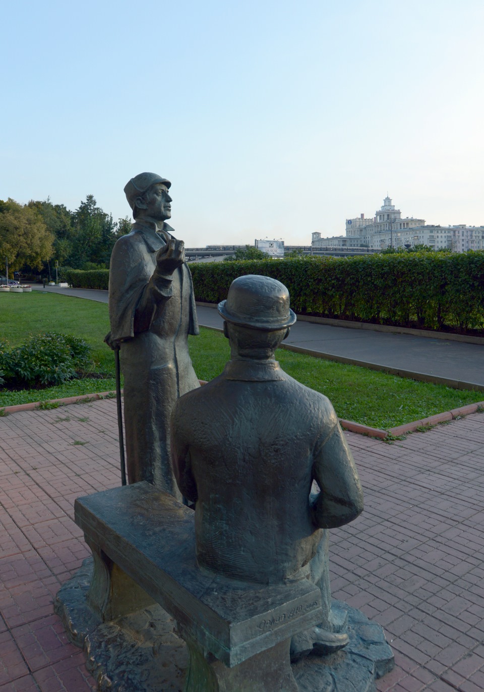 памятник ливанову и соломину в лондоне