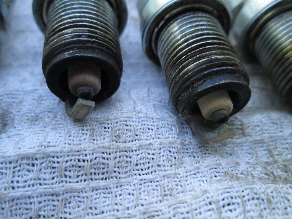 поставить 11 свечей. горящие свечи в храме. поставить 11 свечей. свечи зажигания лачетти 1. свеча зажигания зил-130 а-11.