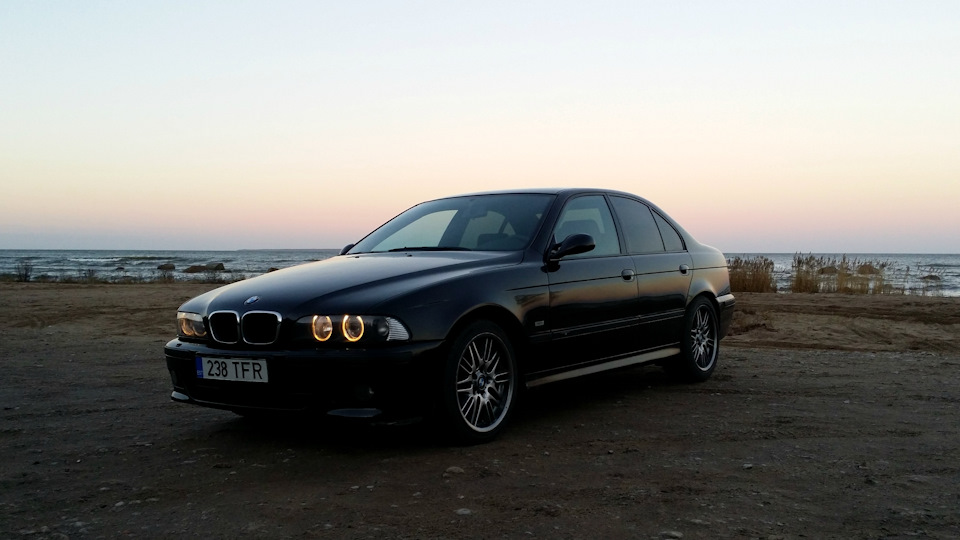 BMW 5 Series e39 Black