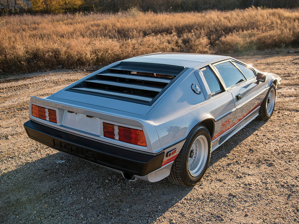 Lotus Esprit Type 82