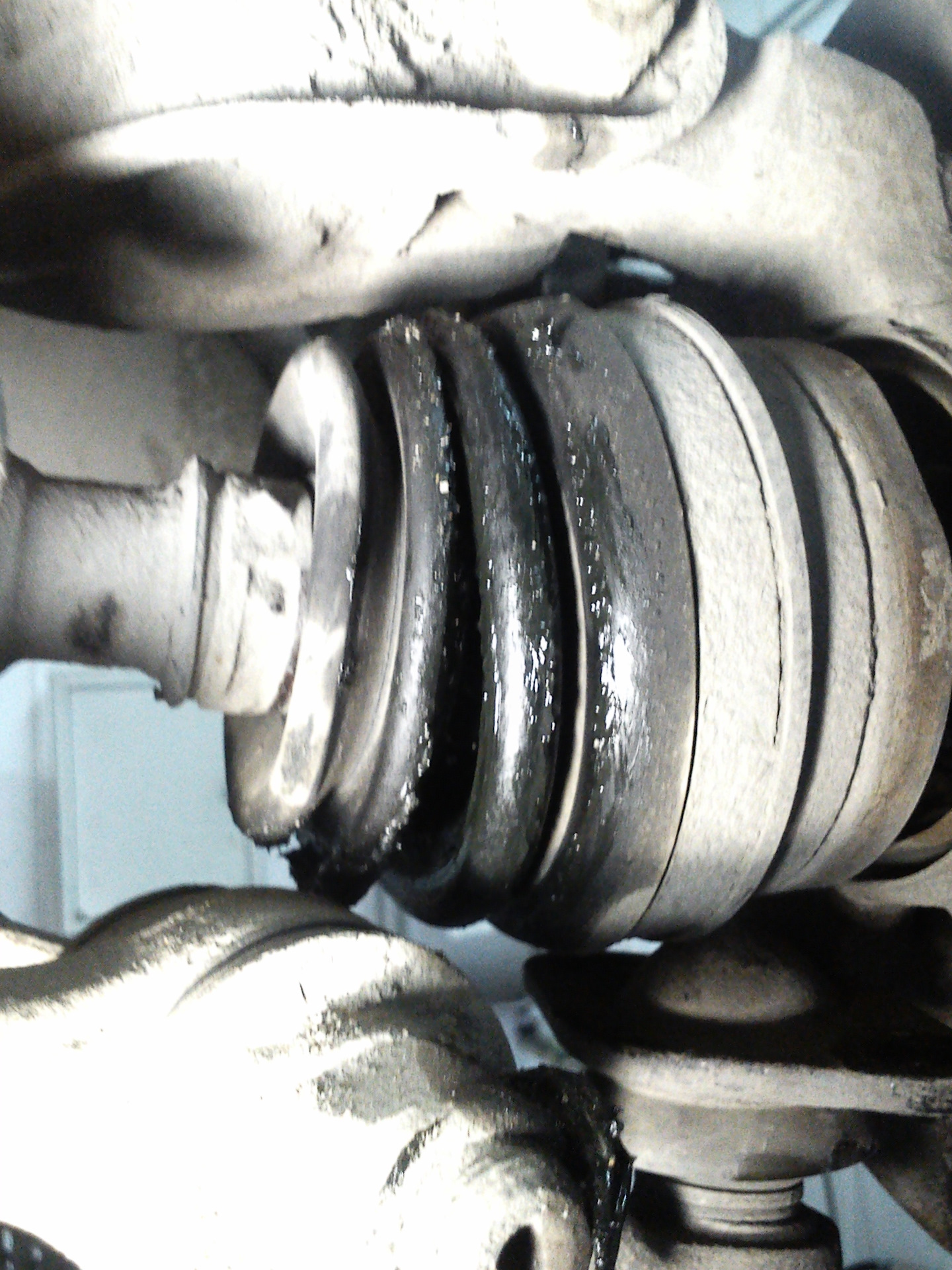 порван пыльник шруса. порван пыльник шруса. пыльник шруса наружный 2109. пыльник шруса шевроле. W163 пыльник шруса.