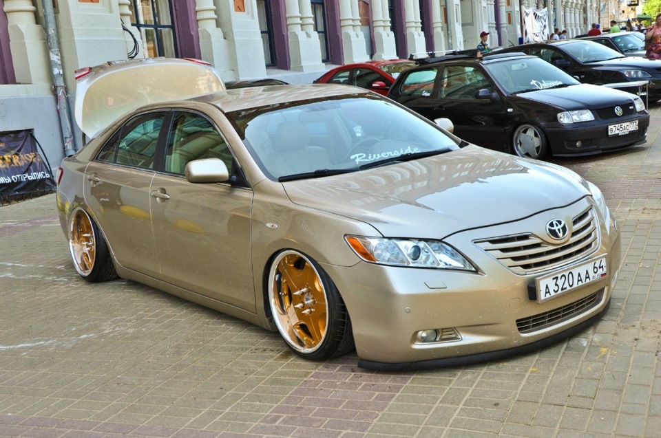 toyota camry 40 stance