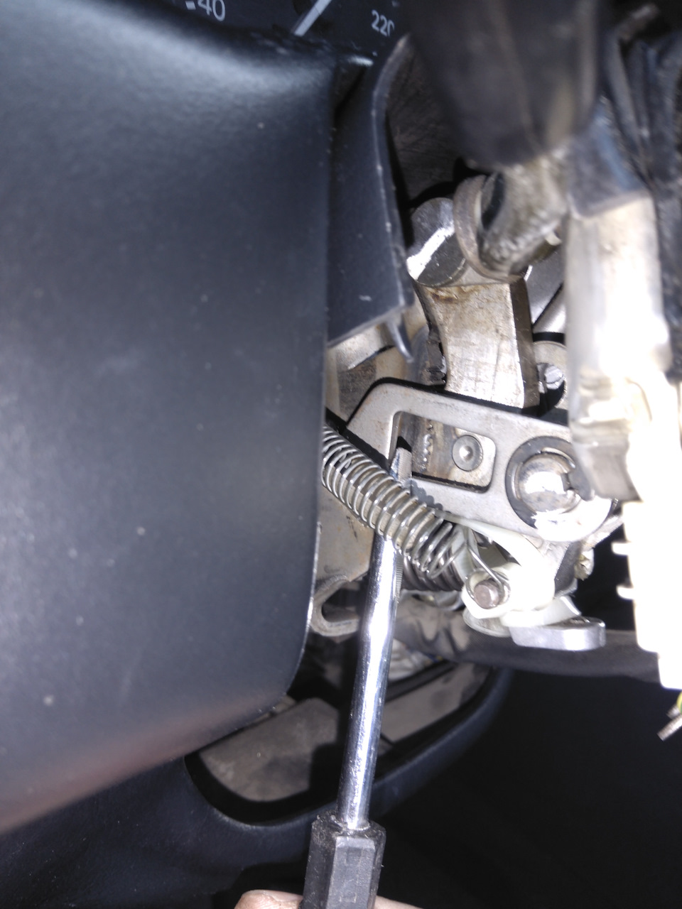 Люфт механизма регулировки рулевого колеса по углу наклона. — Toyota ...