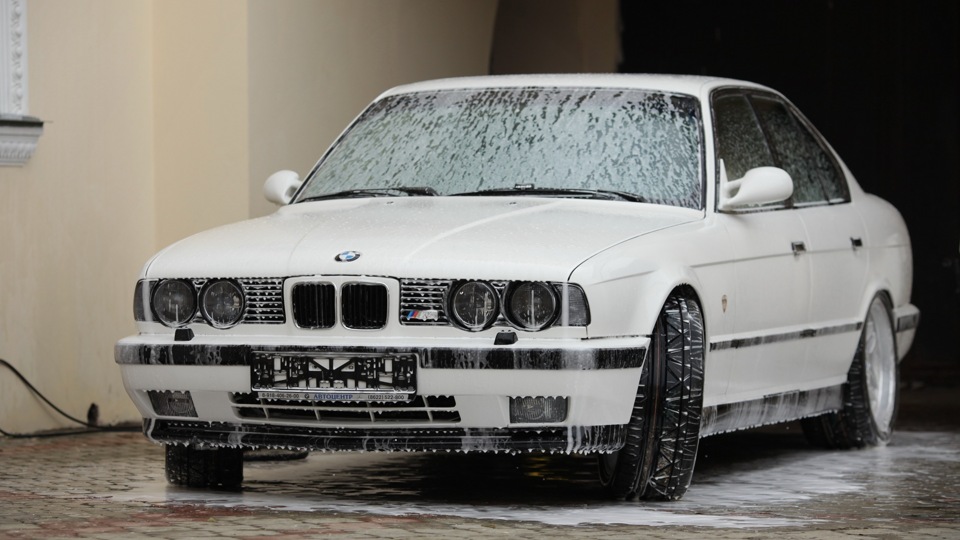 В м белей. БМВ е34 белая. BMW 5 e34 белая. БМВ 34 белая. БМВ м5 е34 белая.