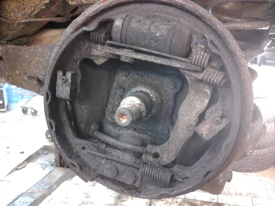 Загорелась лампочка ABS — Ford Focus I Hatchback, 1,8 л, 2003 года ...