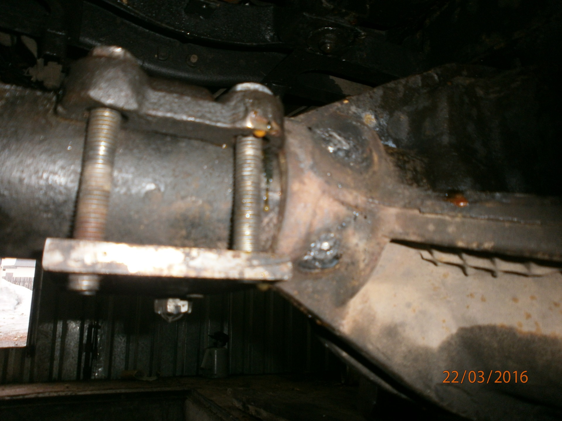 Уаз буханка течет передний редуктор. Хвостовик заднего моста уаз. Кожух заднего моста уаз буханка. Мост уаз 3741-2300011. Передний мост уаз 3303 схема.