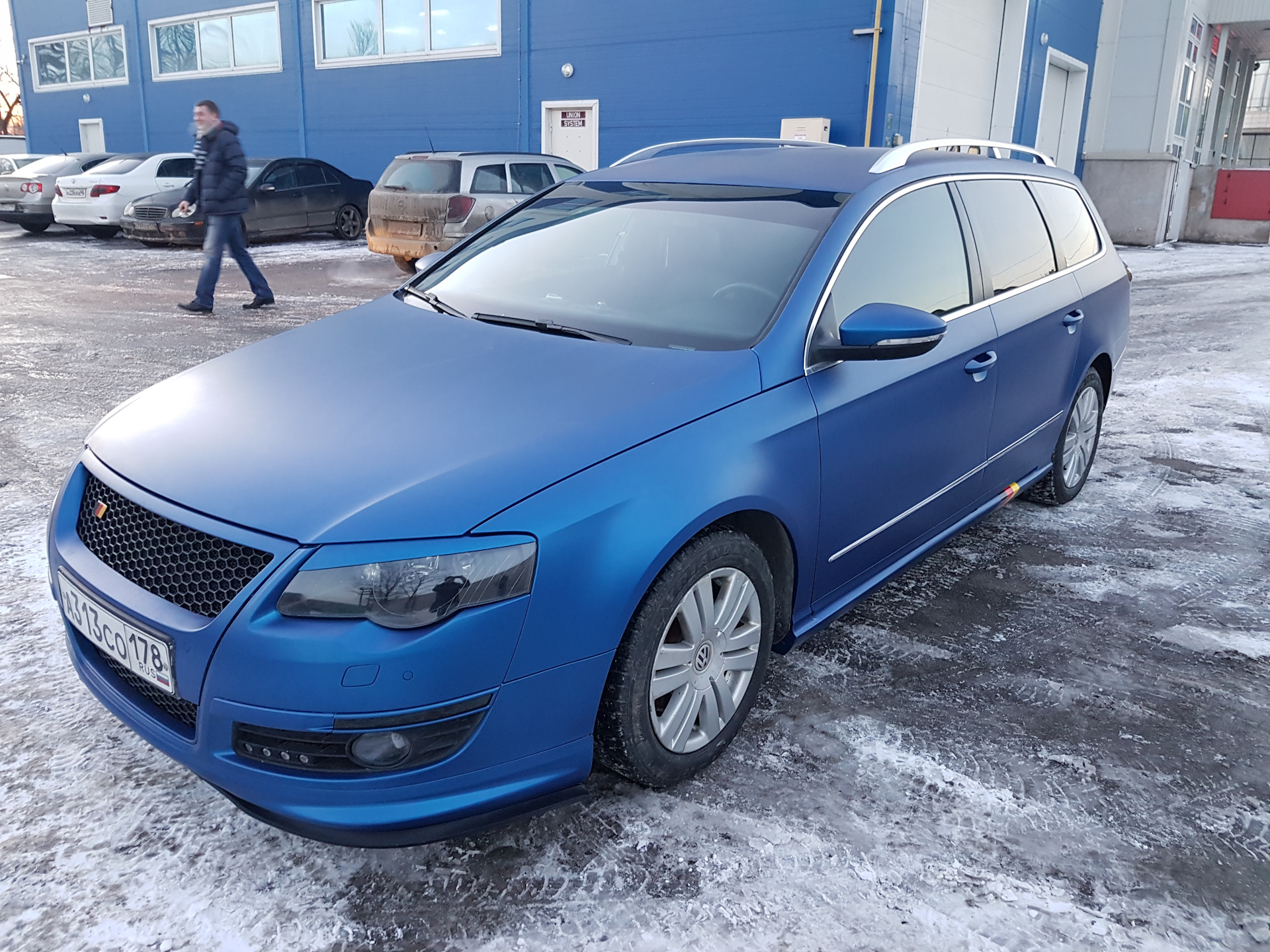 6 синего цвета. Фольксваген Пассат б6 синий. Матовый синий Пассат б6. Volkswagen Passat b6 голубой. Volkswagen Passat б6 синий.