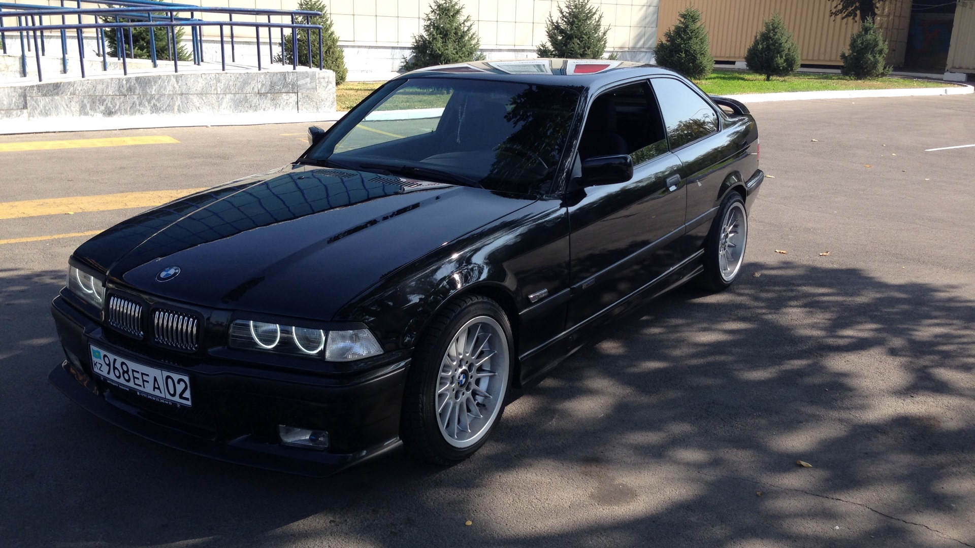 BMW e36 Black