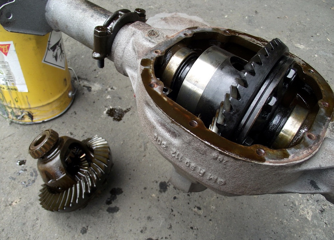 вытащил штатный дифф и LSD от Сенатора встал как родной! — Opel Rekord E