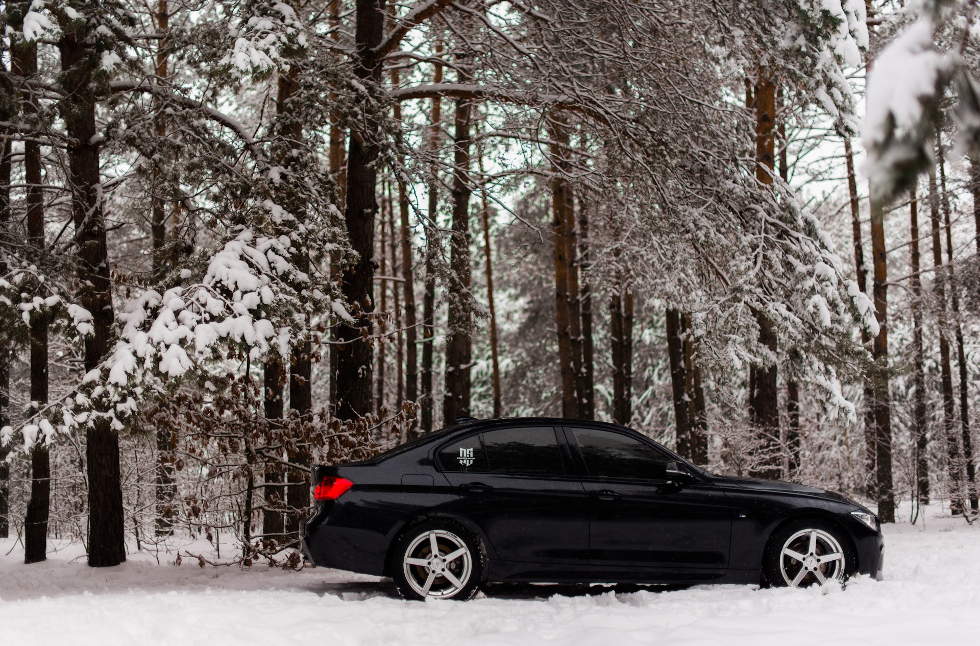 Зима 30. BMW 5 f30 зима. БМВ ф30 зимой.