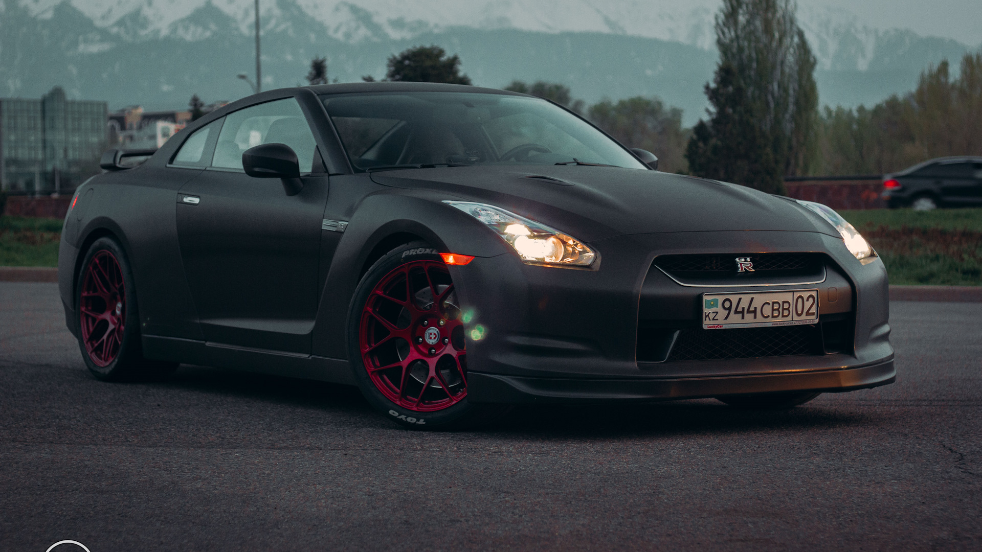 Nissan GTR r35 красный матовый