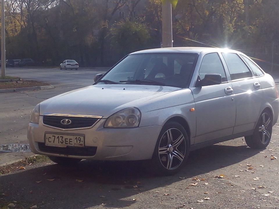 диски на 16 вылет 28 резина 215/45 — Lada Приора хэтчбек, 1,7 л, 2009 ...