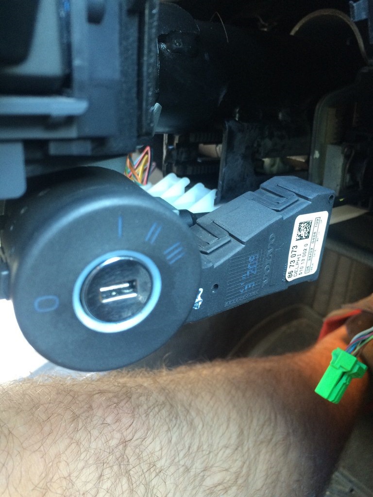 Заблокировался замок зажигания — Volvo S60 (1G), 2,4 л, 2004 года ...