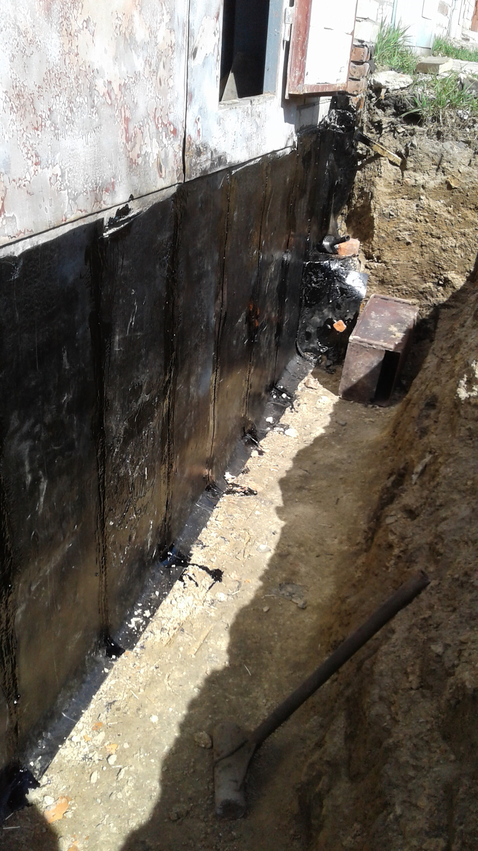 Гидроизоляция стены гаража снаружи в земле