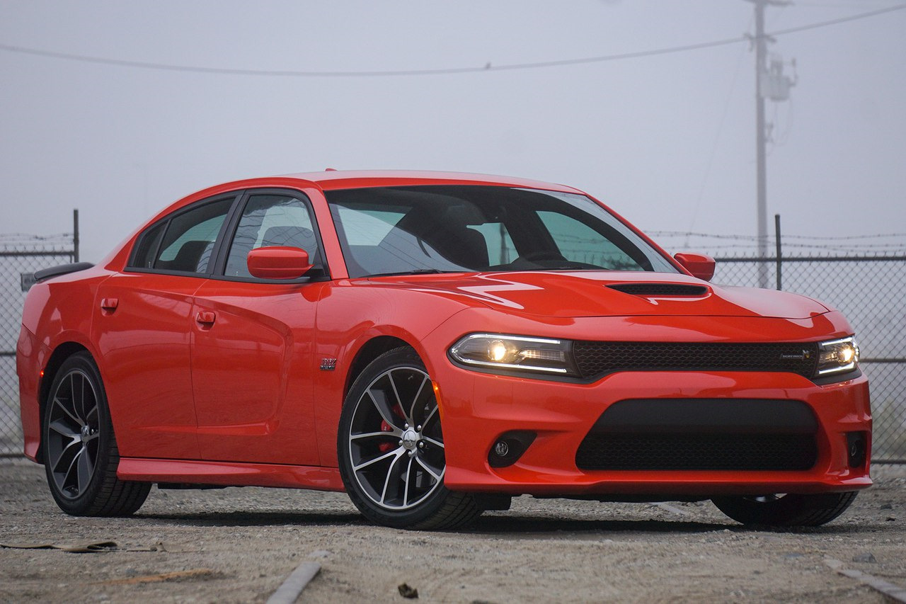 Машина dodge Charger 2014