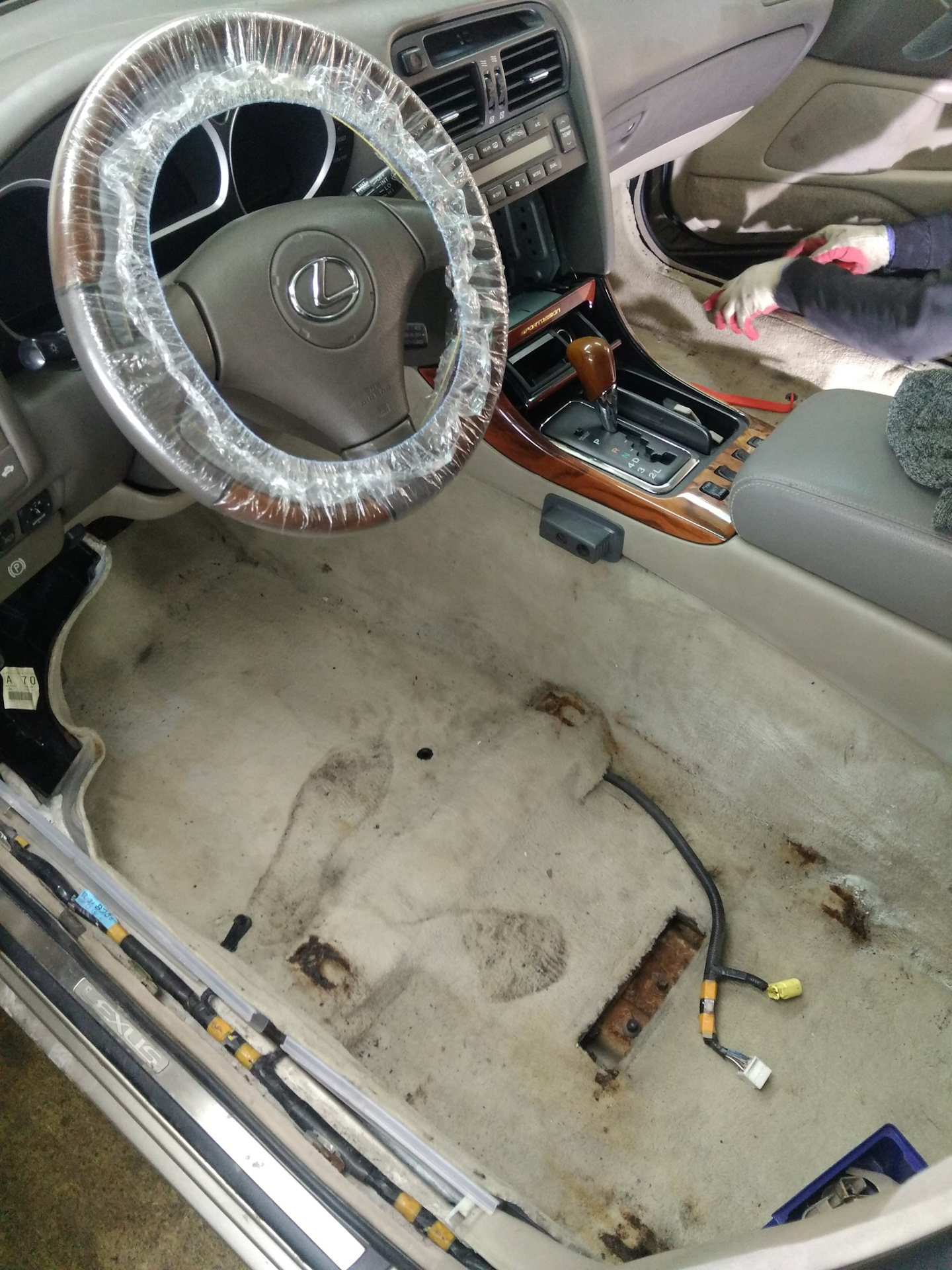 Кондиционер лексус. Lexus GS 300 1998 шумоизоляция. Дренаж кондиционера Лексус gs300. Lexus GS 300 шумоизоляция пола. Иммобилайзер Lexus GS 300 160.