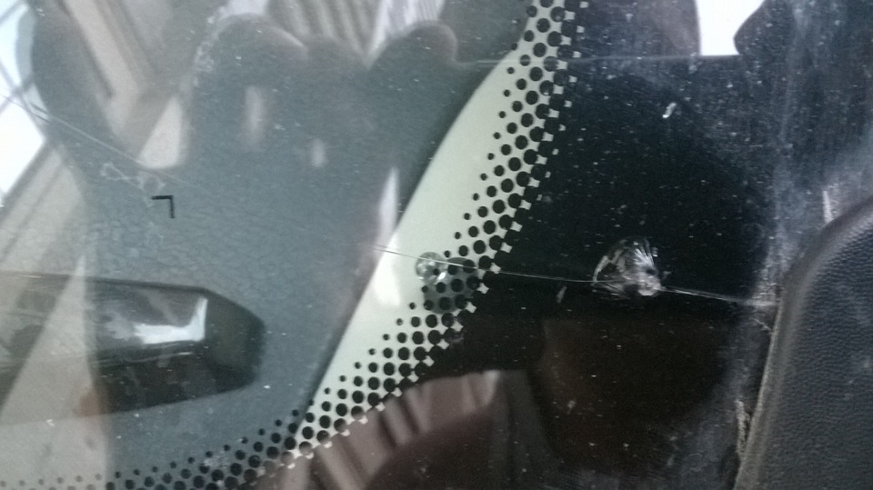 Прилетел камень в лобовое стекло. — Renault Duster (1G), 2 л, 2013 года ...