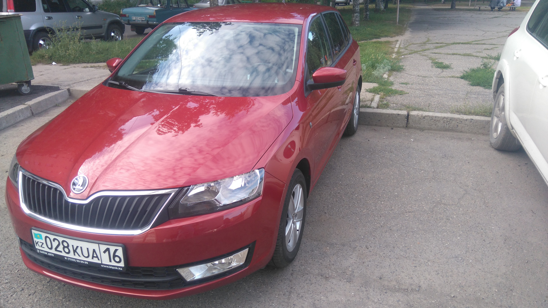 Skoda Rapid Red 2014