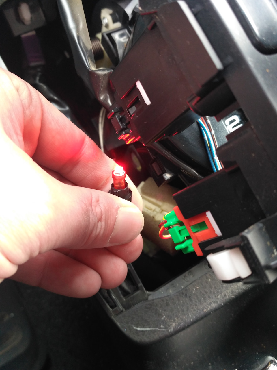 Замена лампочки в подсветке АКПП - Suzuki Grand Vitara (2G), 2 л, 2011 года элек