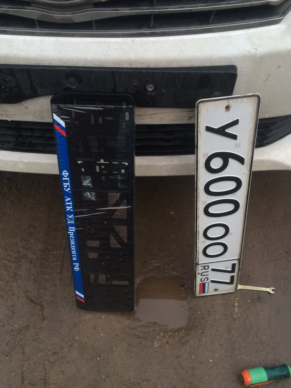 Рамка номера — Toyota Camry (XV50), 2,5 л, 2013 года | аксессуары | DRIVE2