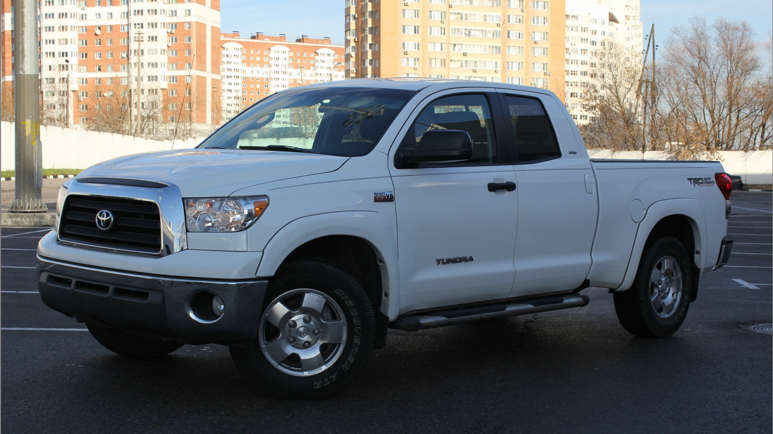 Toyota Tundra (II) 5.7 бензиновый 2008 | SR5 4x4AT на DRIVE2