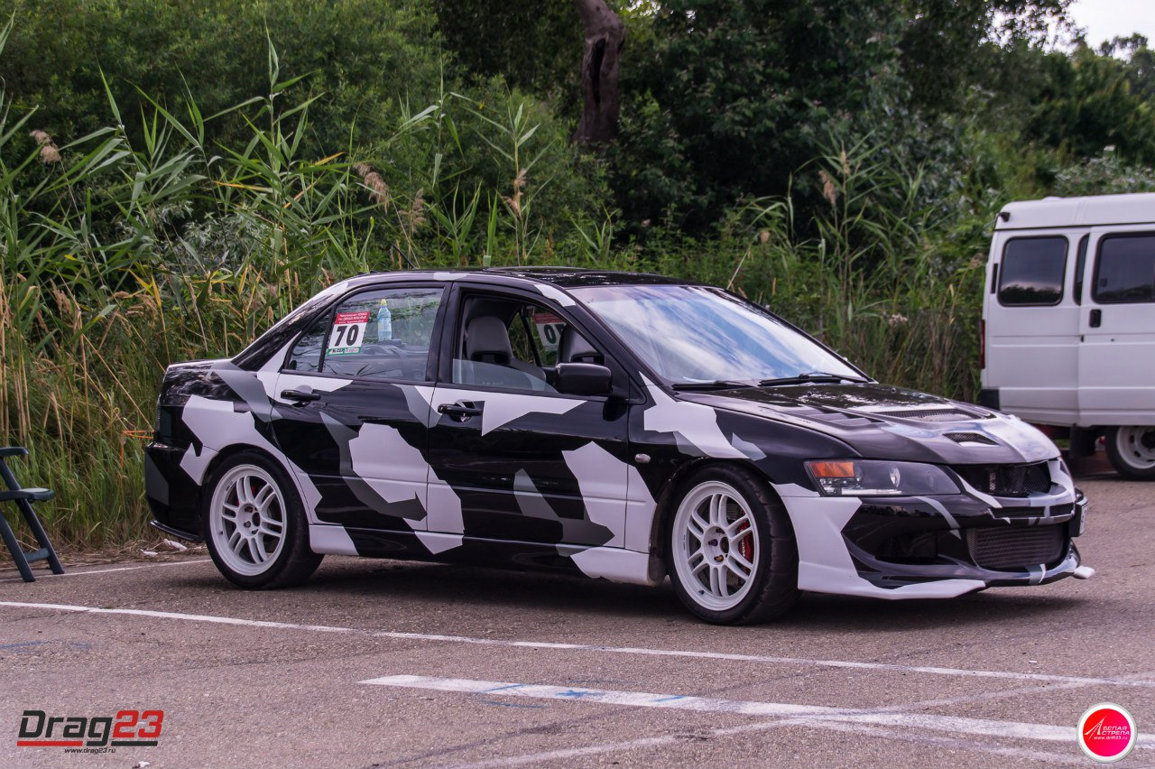 Mitsubishi Lancer Evolution x камуфляж