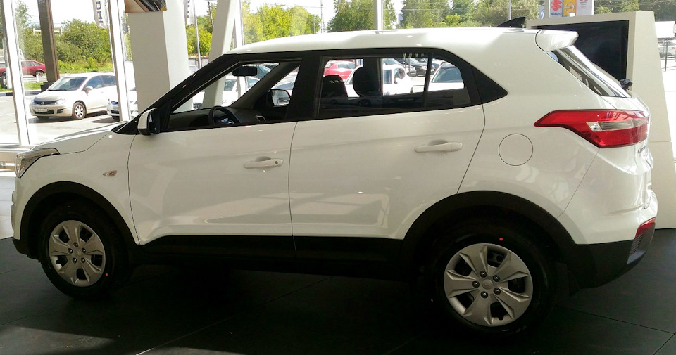 Первые кроссоверы Hyundai Creta уже в наличии в дилерском центре ...