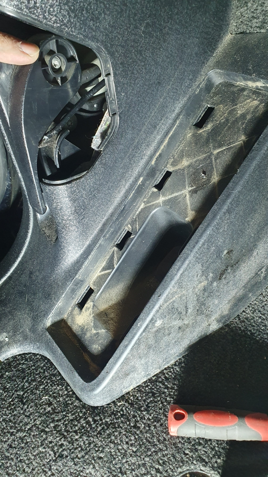 Замена тросика открывания капота Range Rover L322 повторно — Land Rover ...