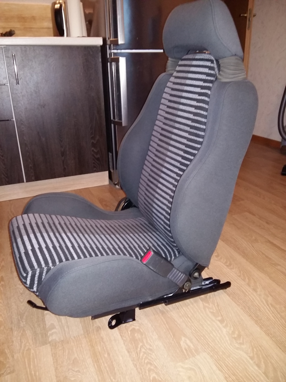 Новые GT сиденья Recaro с обогревом от VW Polo — Mazda 323 IV, 1,8 л, 1991  года | тюнинг | DRIVE2