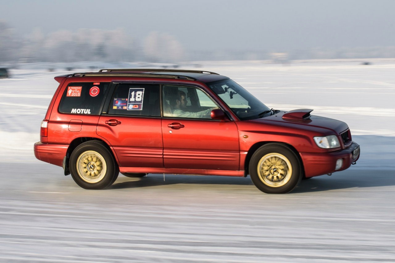 Субару автомат отзывы. Subaru Forester Turbo. Форестер турбо синий 2 поколения.