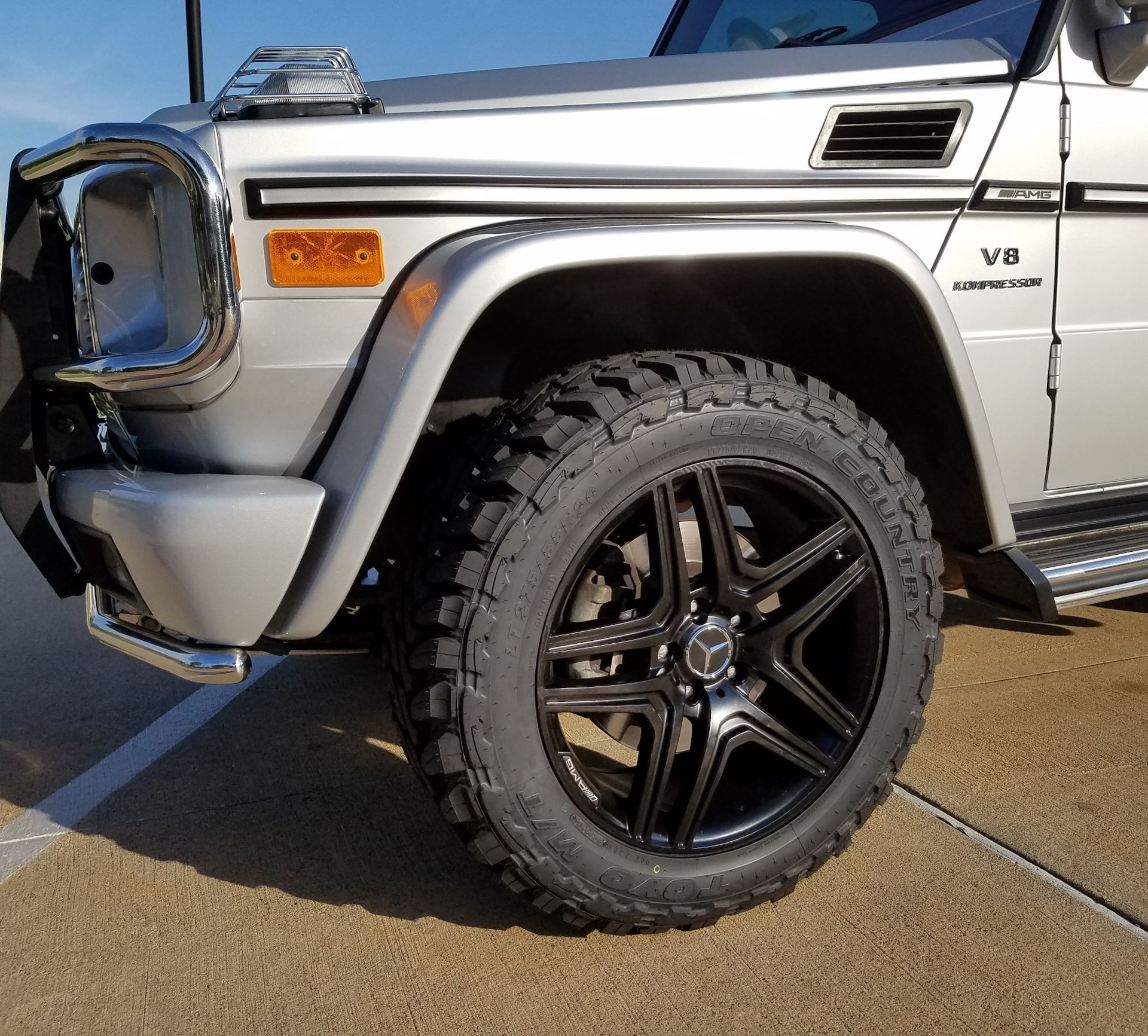 Какие колеса больше. G55 r20 Wheels. Mercedes g500 Beadlock. Резина Гелик r22. G500 off Road Tuning.