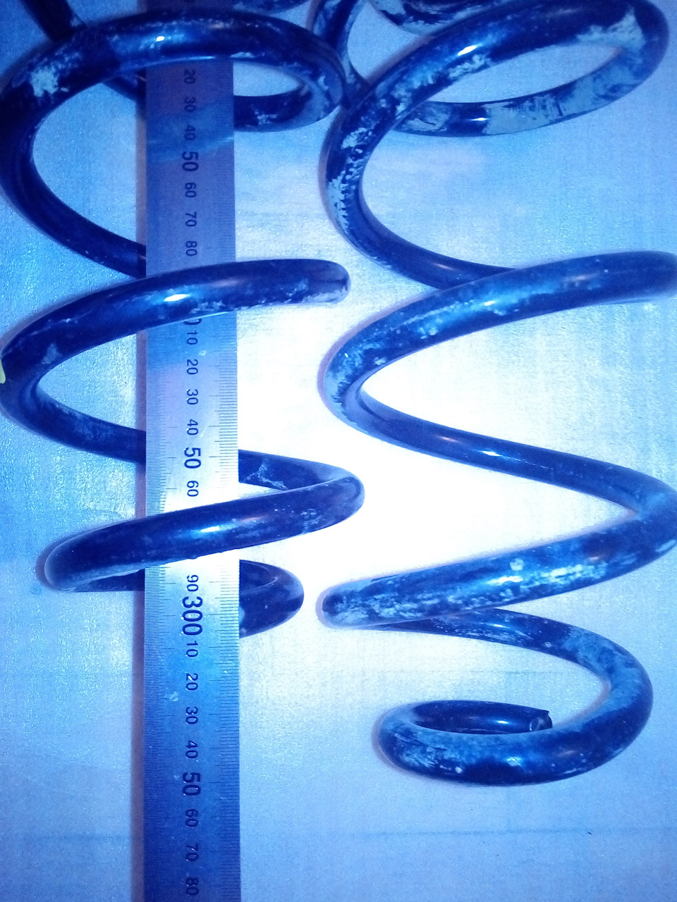 Длинна штатных пружин 310 мм. В свободном состоянии и не скажешь что просевшие — Nissan X-Trail II (t31). Запчасти на фото: 0209Q9, 0209OS