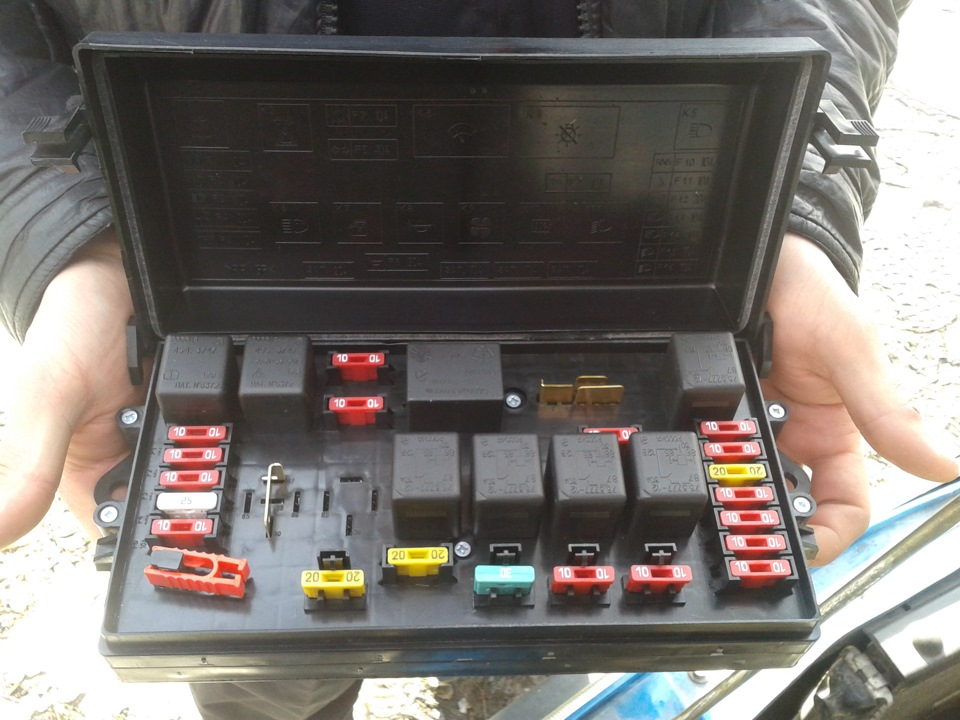 Блок предохранителей — Москвич Святогор, 2 л., 1998 года | электроника ...