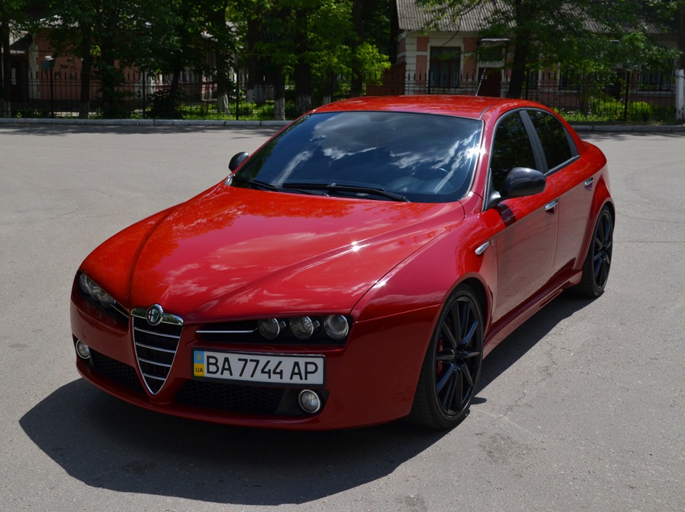 Il filo rosso alfa. Цвет Alfa Rosso.
