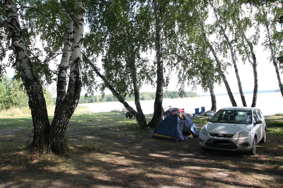 Обское море новосибирск палаточный городок. Палатки на волге. Палаточный лагерь россонь. Бурмистрово с палатками. Бурмистрово с палатками.