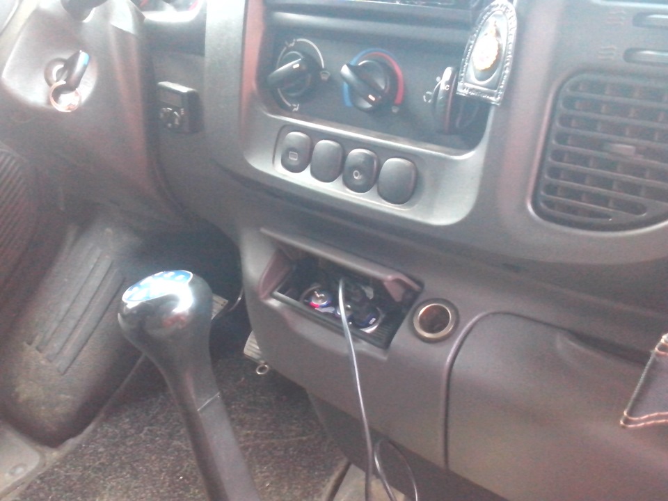 для некурящих — Ford Transit (6G), 2 л, 2005 года | аксессуары | DRIVE2