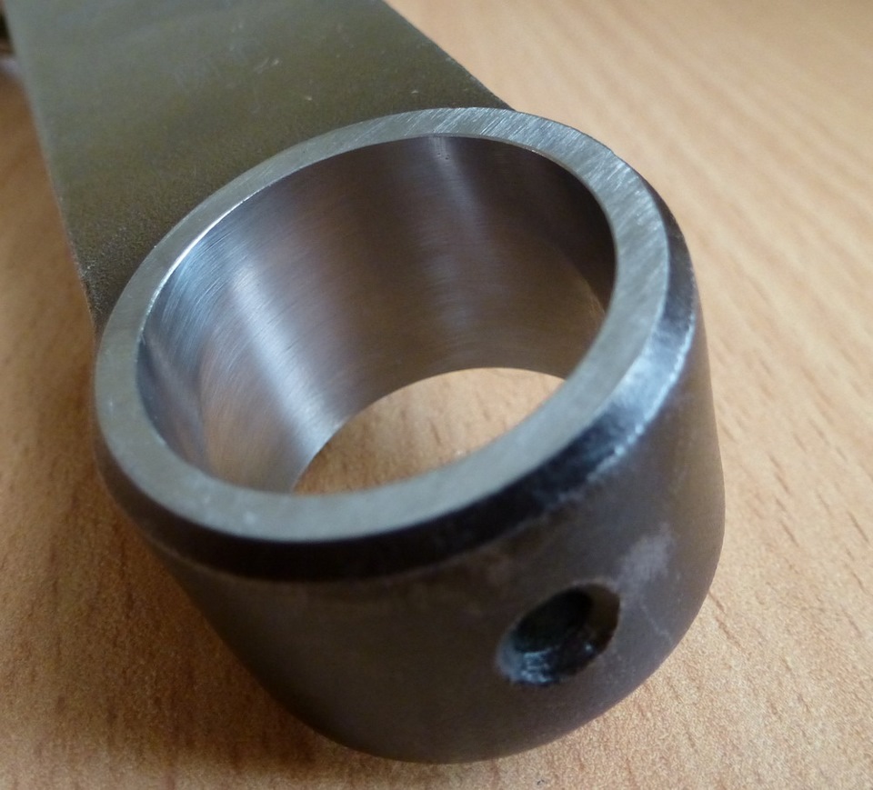 втулка кондукторная чертеж. втулка под болт чертеж. отверстие под втулку. втулка c 5211 чертеж. шероховатость втулки на чертеже.