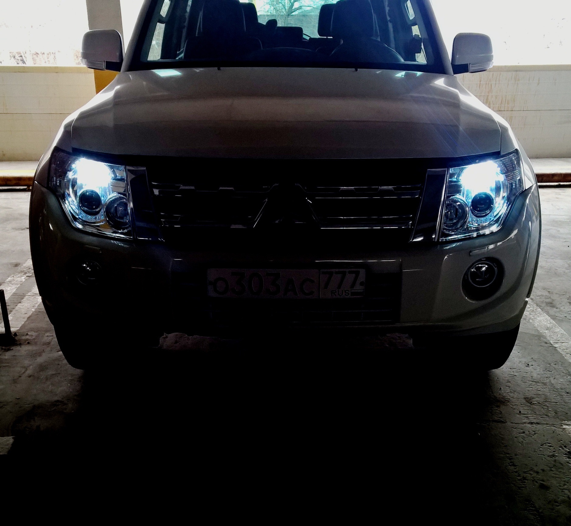 светодиодные птф мицубиси паджеро 4. паджеро 4 3. Mitsubishi pajero 4 headlight led. габаритные огни паджеро 3. 0 бензин габаритные огни.