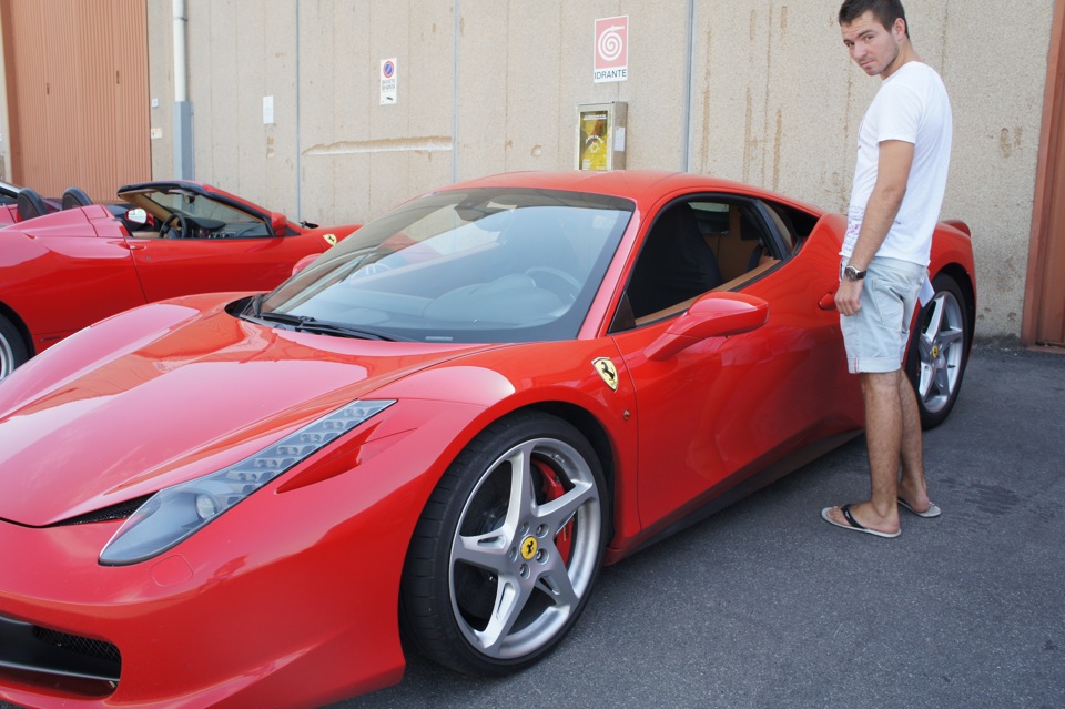 Близкое…Очень близкое знакомство с Ferrari.