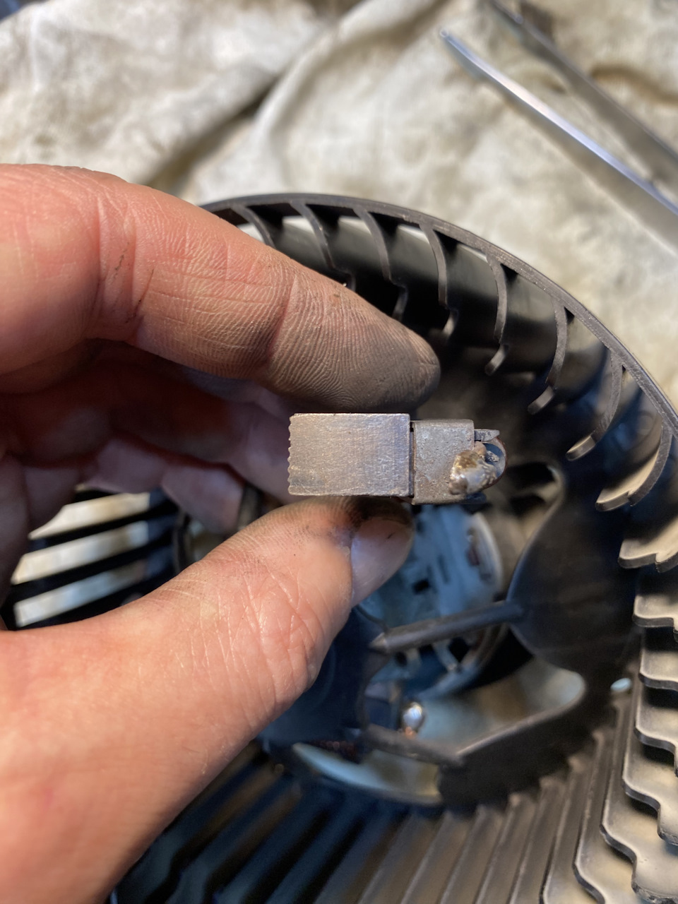 Очередная замена щеток вентилятора печки Octavia A7 — Skoda Octavia A7 ...