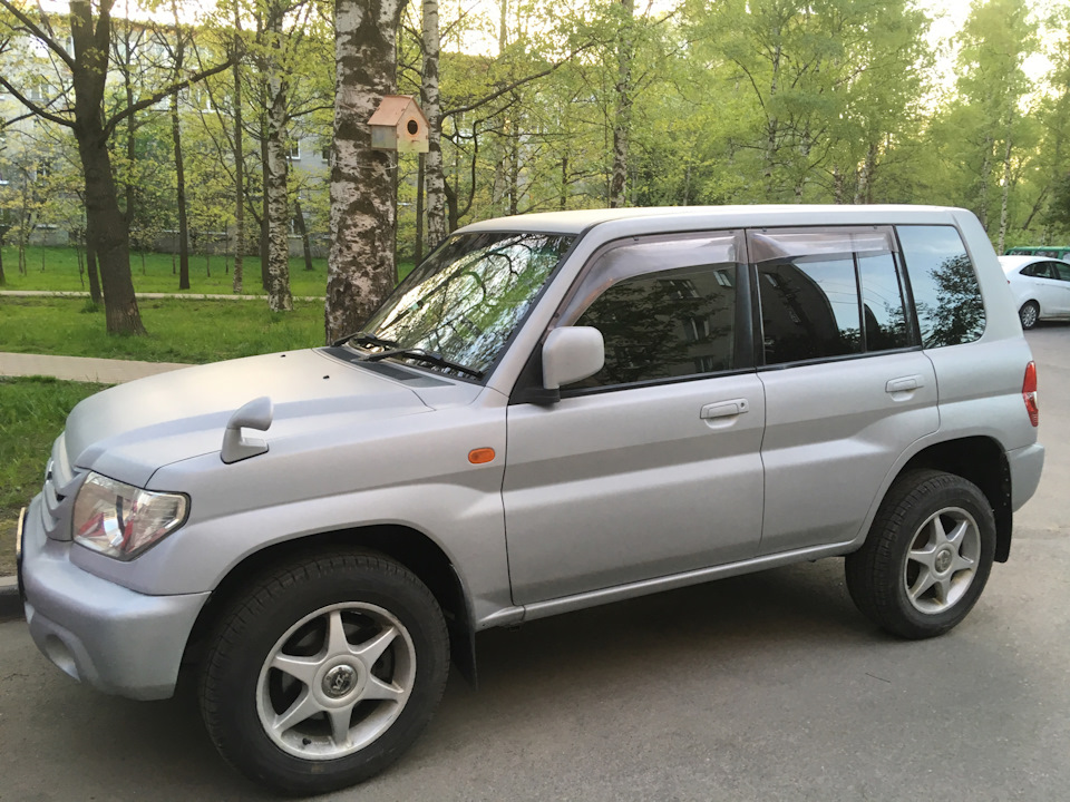 Mitsubishi Pajero io 2015