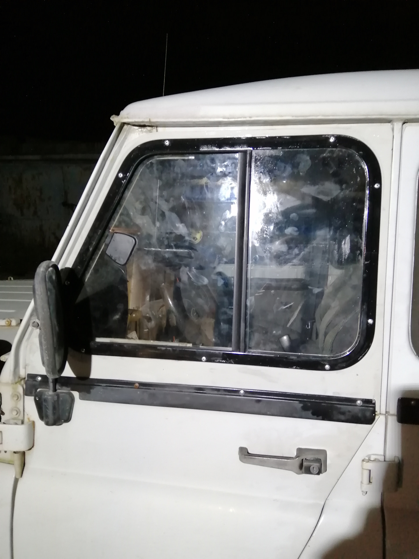 Форточки На Уаз Хантер Раздвижные Купить