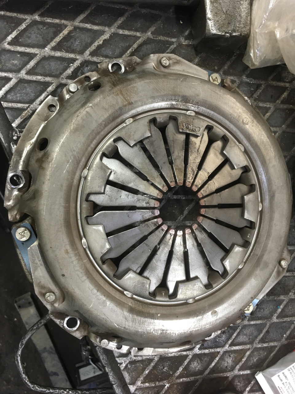 Корзина с виду ничего — Lada Vesta (1G)