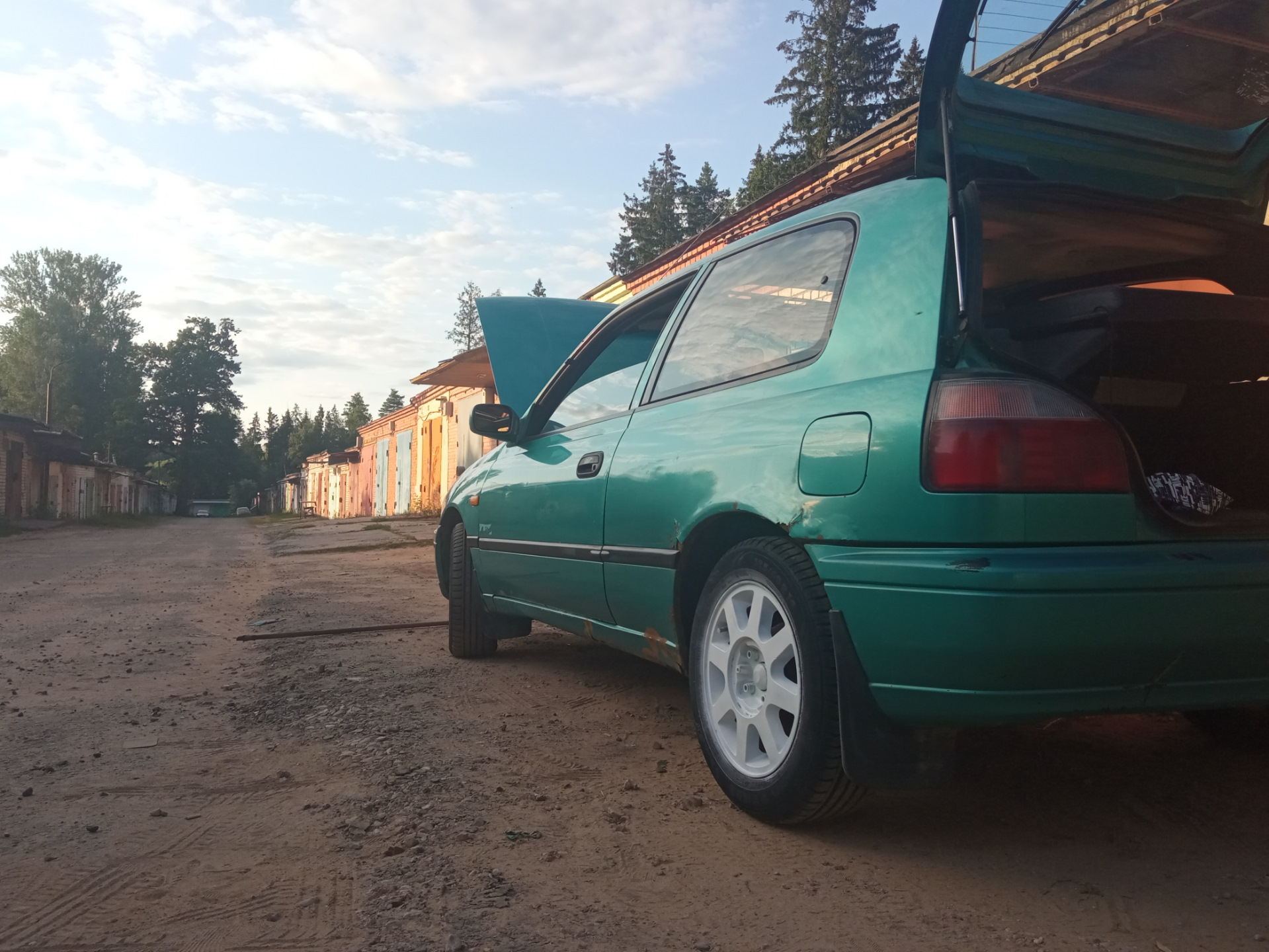 Ниссан санни 1994. Nissan Sunny 1994. Ниссан Санни 1994 года.