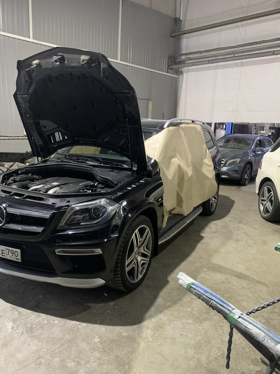 Пескоструй на дверях. Кузовня — Mercedes-Benz GL 63 AMG, 5,5 л, 2014 года |  кузовной ремонт | DRIVE2