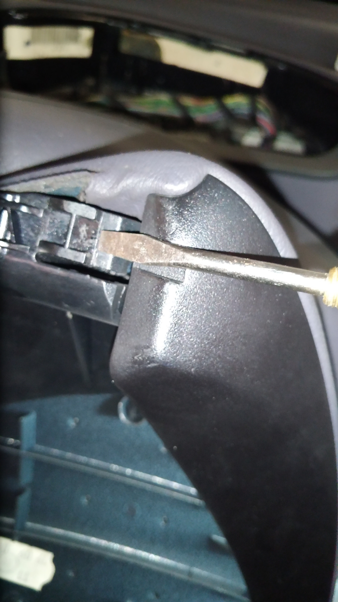 Замена лампочек подсветки панели приборов — Mercedes-Benz A-Class (W168 ...