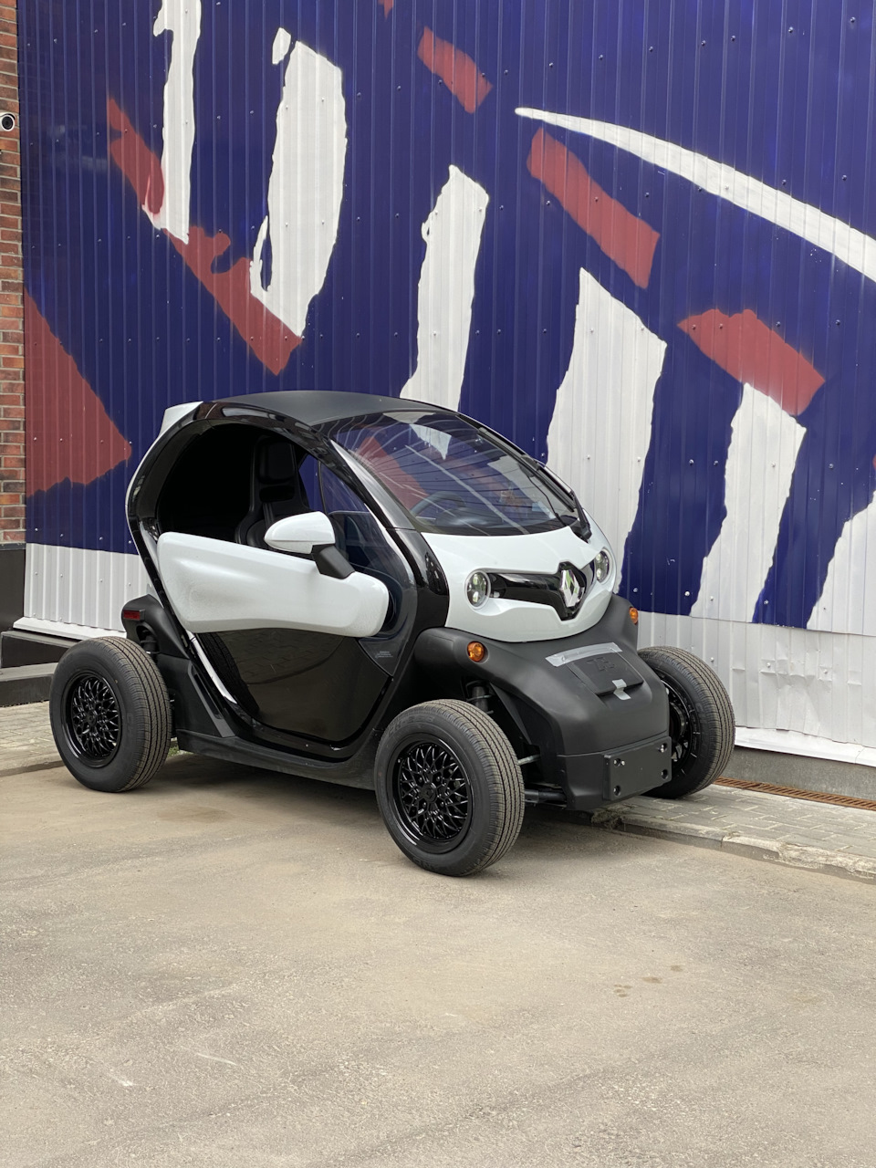 Ставим колеса шире — Renault Twizy, 2017 года | тюнинг | DRIVE2