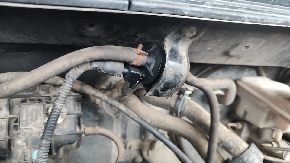 Замена клапана абсорбера №2 — Geely GC6, 1,5 л, 2014 года | своими ...