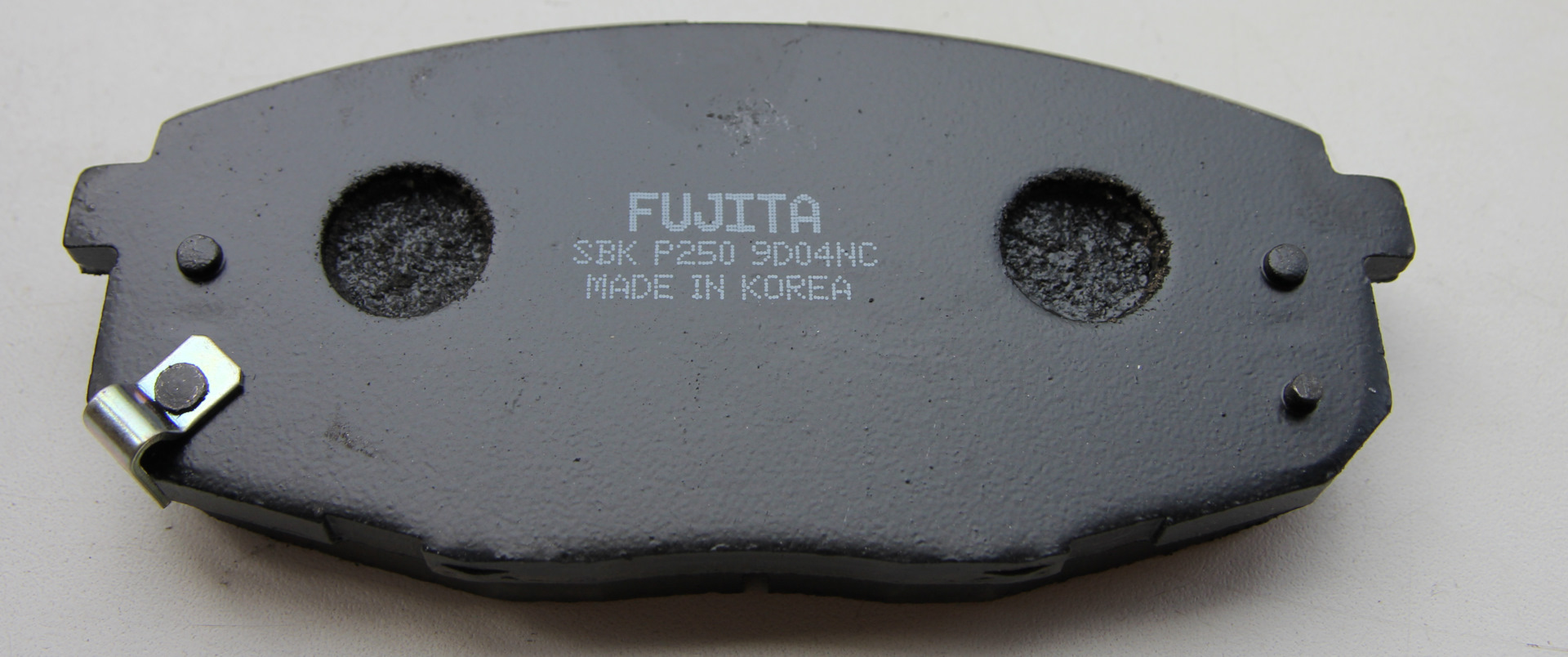 внутренняя и внешняя колодка. поршень заднего суппорта джетта 6. внешняя тормозная колодка изнашивается быстрее внутренней. внутренняя колодка.